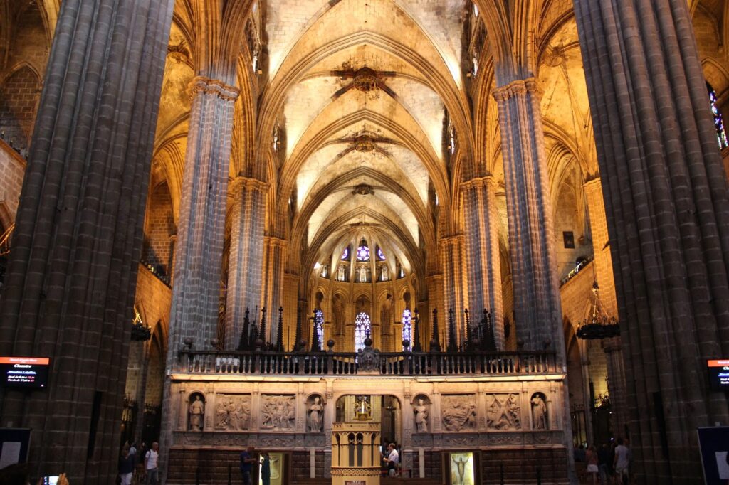 Saint Denis Katedrali geçiş detayları