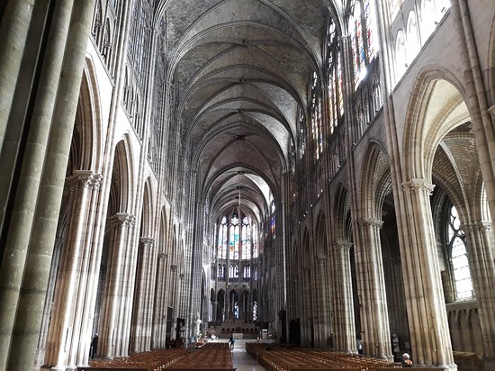 Saint Denis Katedrali vitray geçişleri